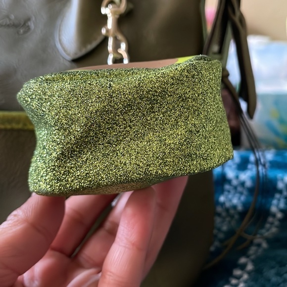 🤩 Claire’s Glitter Avacado Keychain Pouch 🥑✨ - Picture 6 of 7